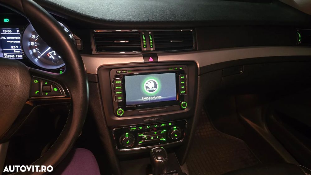 Skoda Superb 2.0 TDI Elegance DSG - 11