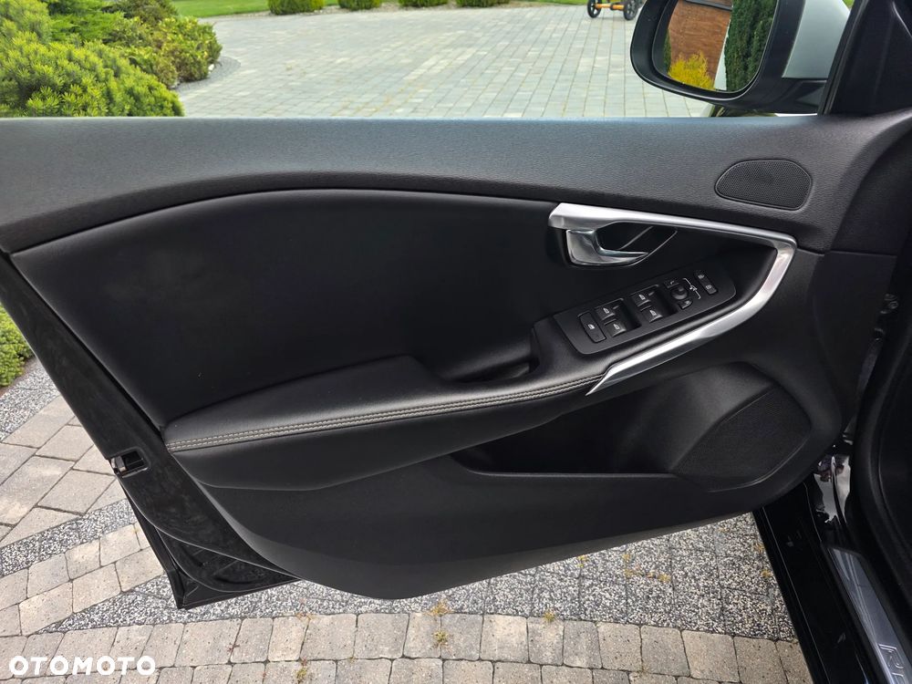 Volvo V40 D3 Geartronic RDesign - 17