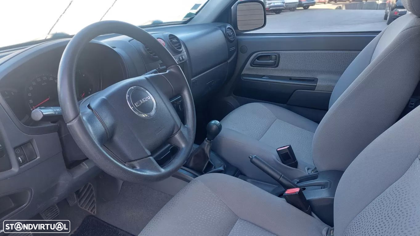 Isuzu d-max 2.5 4wd - 7
