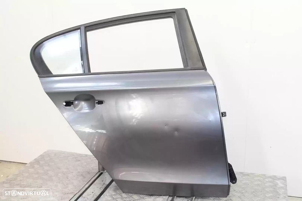 PORTA TRASEIRA DIREITA BMW 1 2004 -GRIS OSCURO - 1