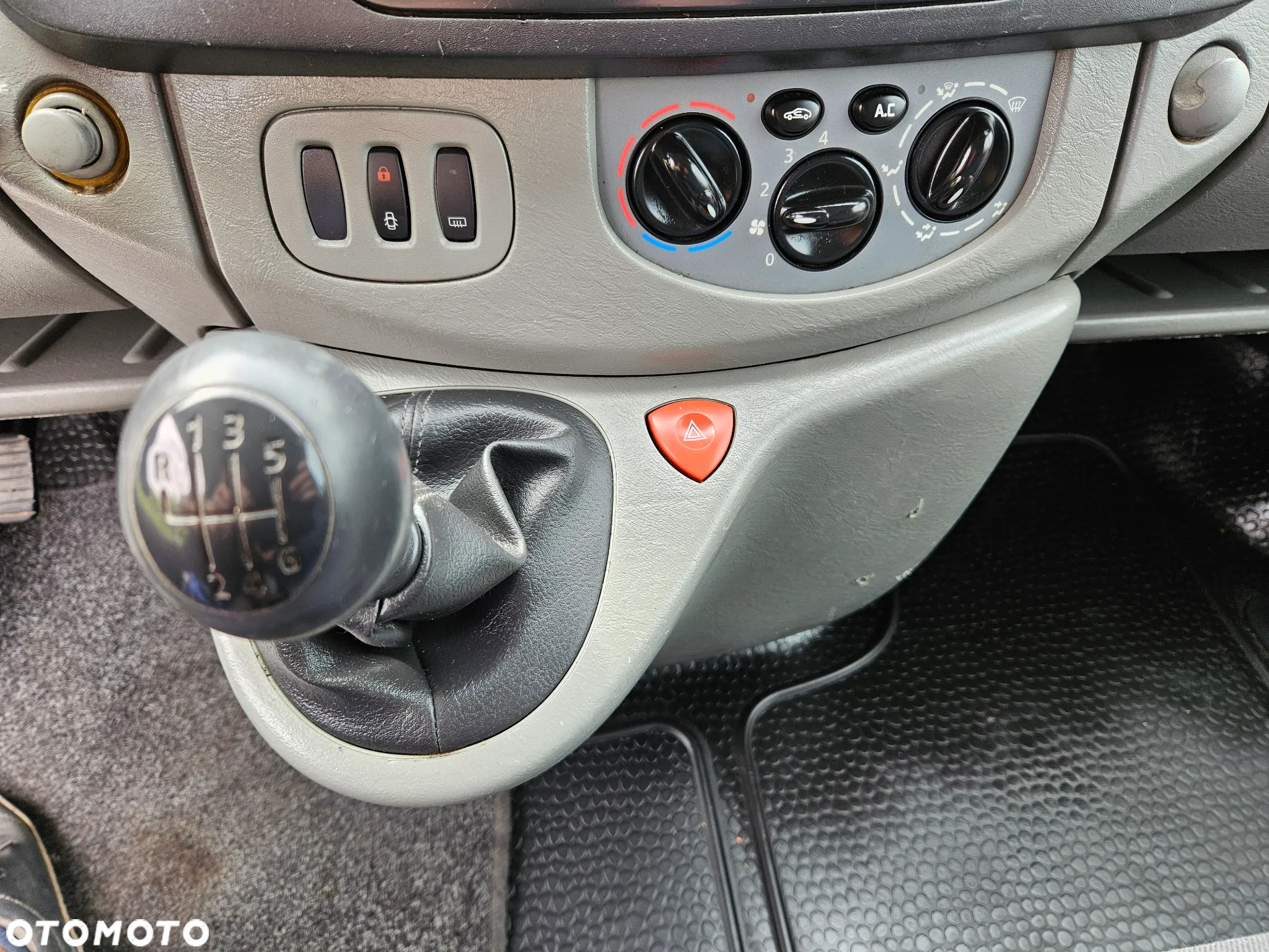 Renault Trafic / 2.0 DCI 90KM / Furgon L1H1 / Klima / HAK / - 15