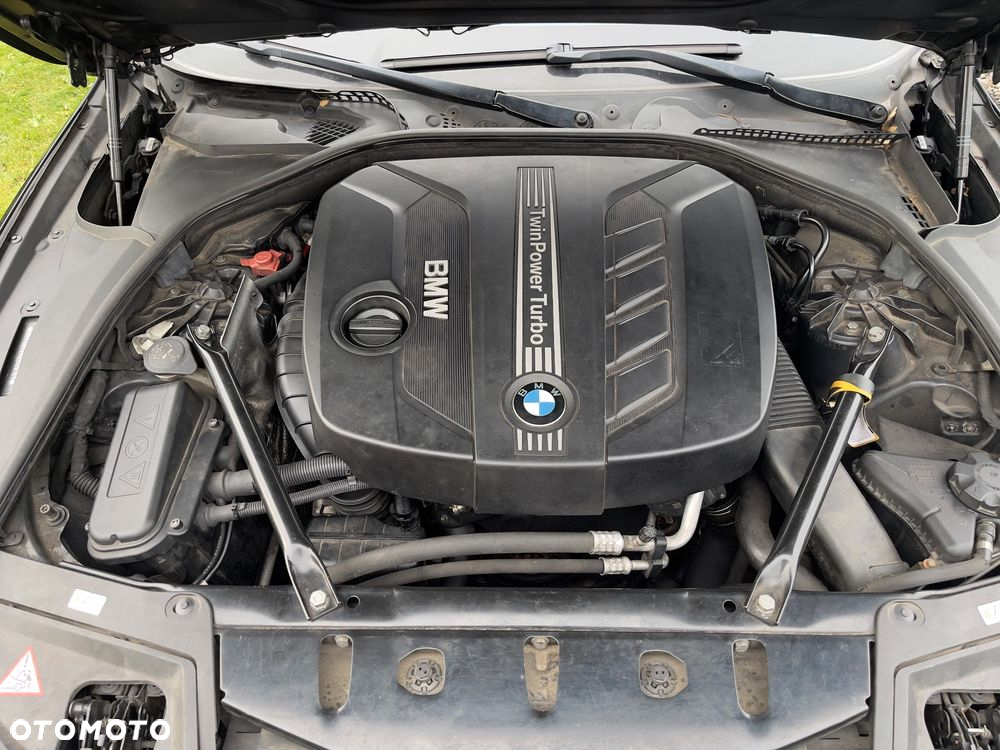 BMW Seria 5 525d xDrive - 15