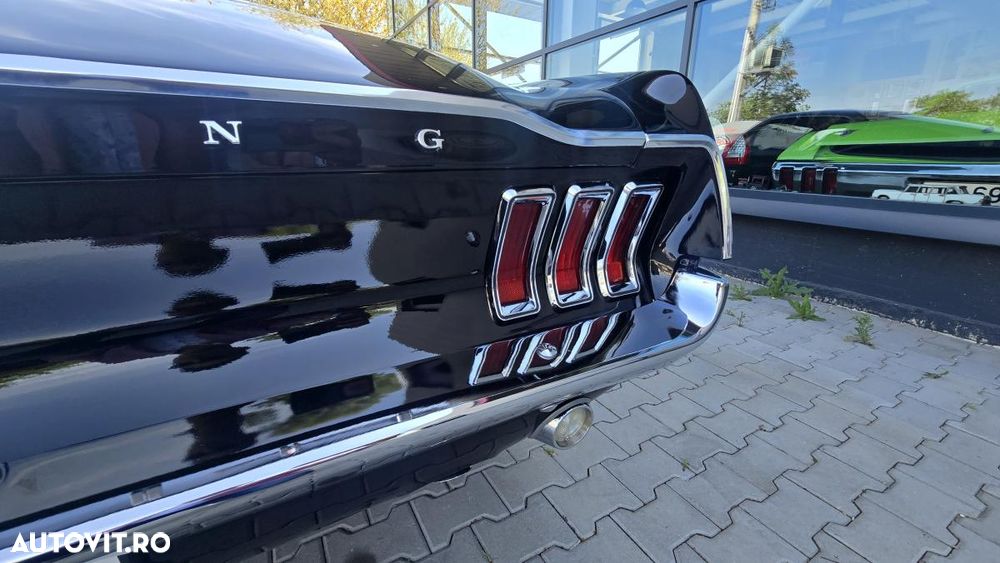 Ford Mustang - 35