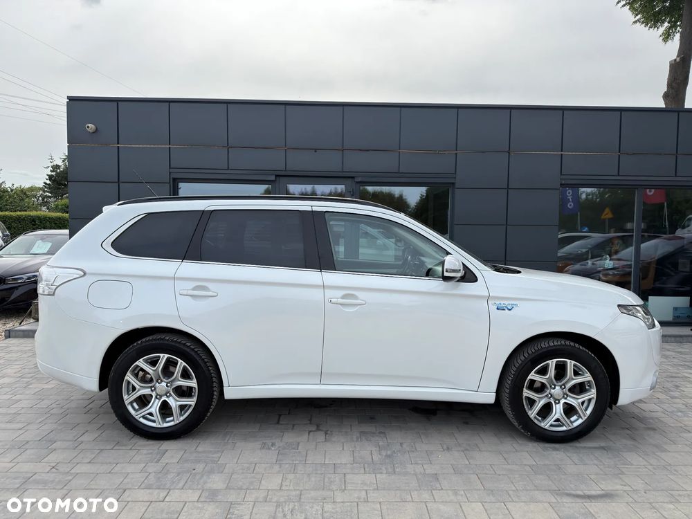 Mitsubishi Outlander Instyle NAVI + - 20