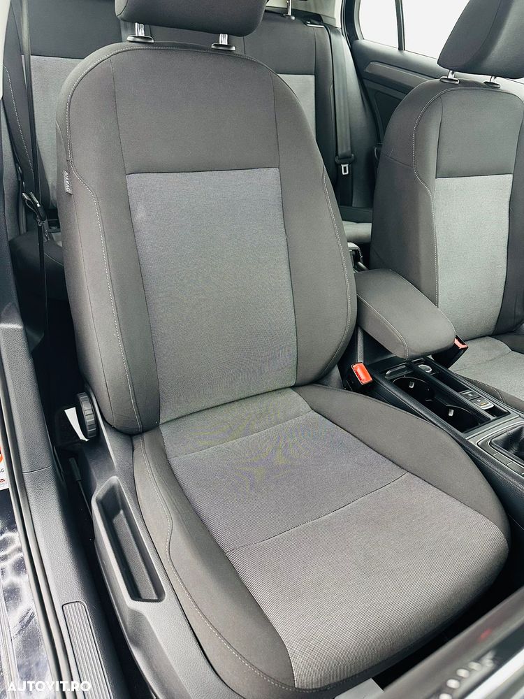 Volkswagen Golf 1.6 TDI DPF BlueMotion - 18