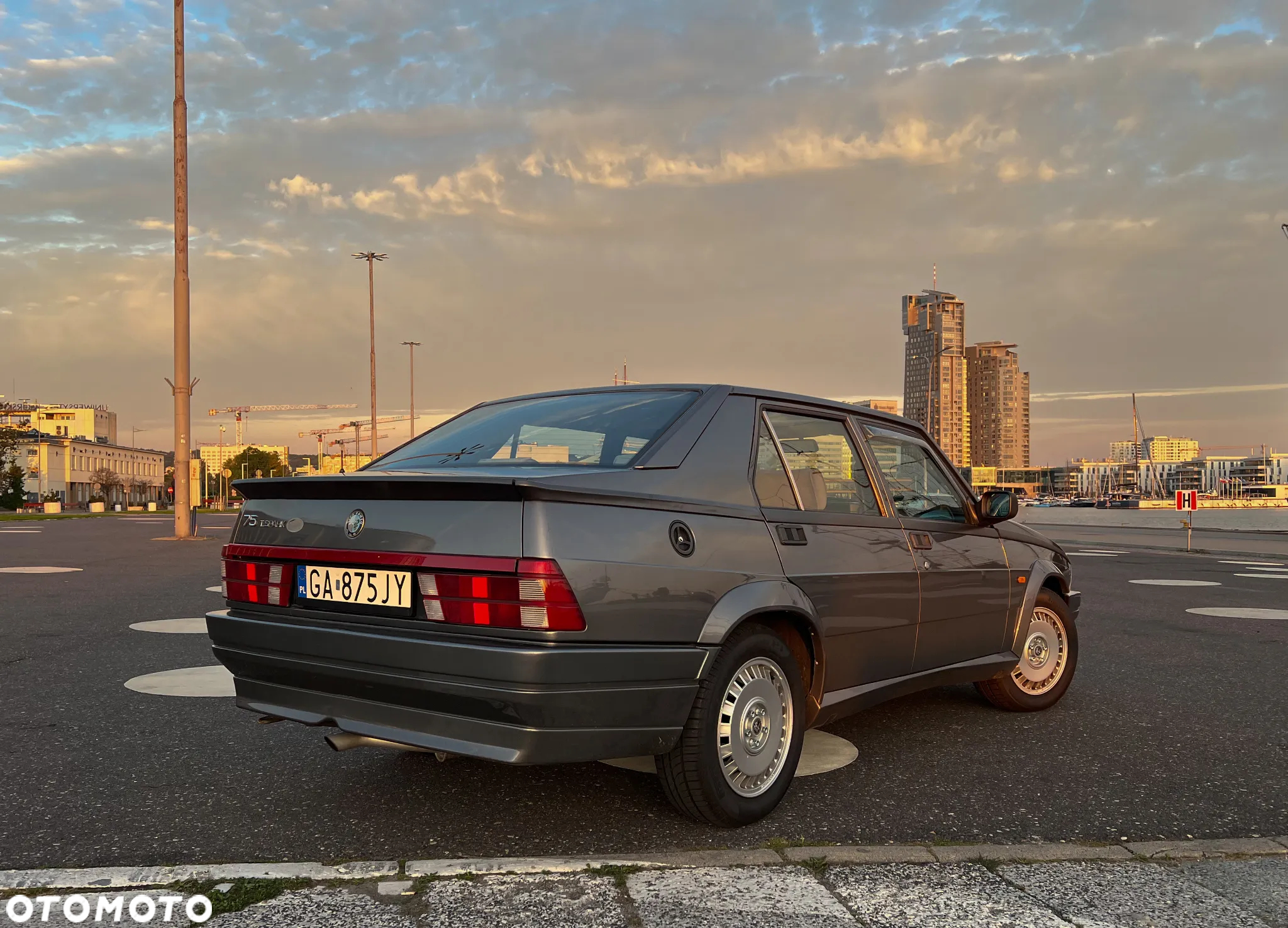Alfa Romeo 75 2.0 Twin Spark Ltd - 18