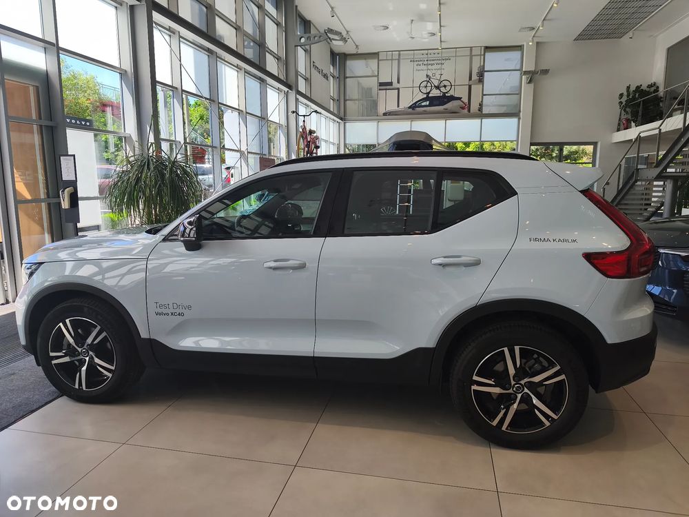Volvo XC 40 B3 Plus Dark - 3