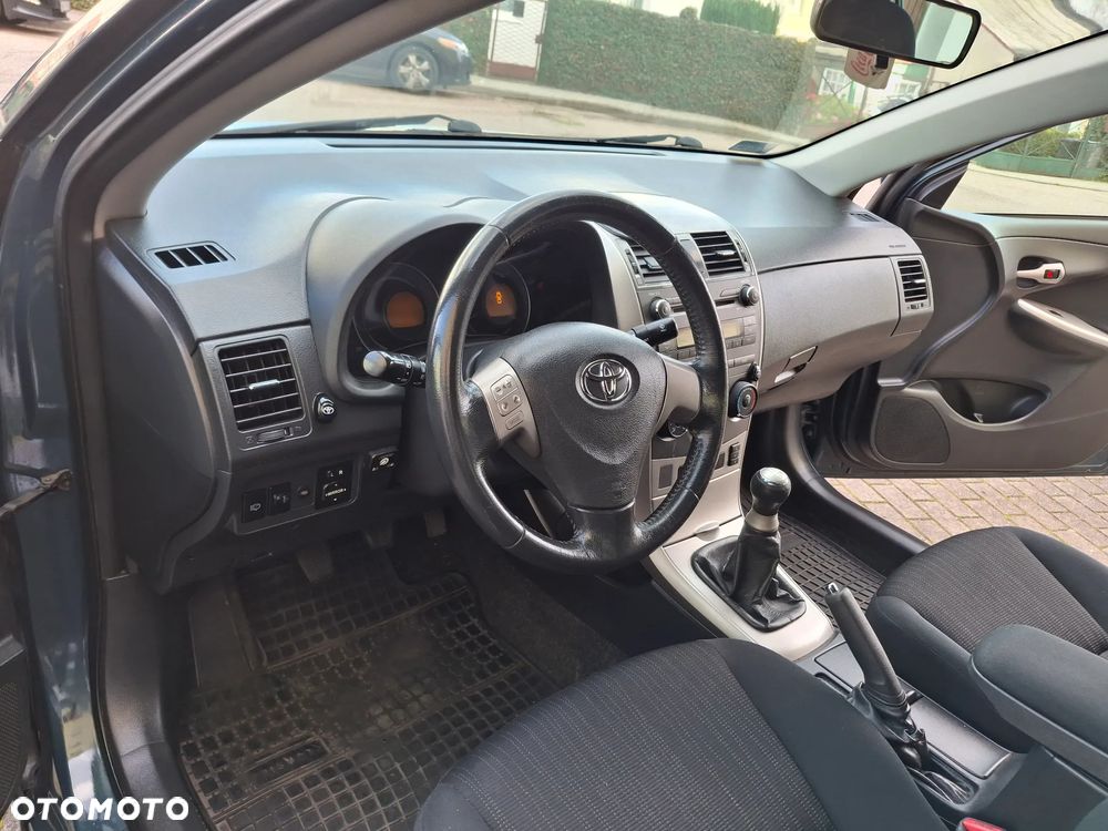 Toyota Corolla 1.6 VVT-i Premium - 13
