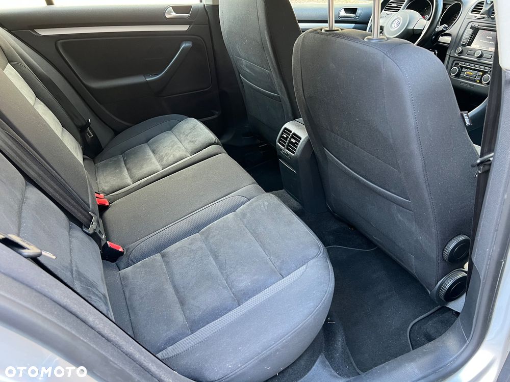Volkswagen Golf 1.6 TDI DPF Highline - 28