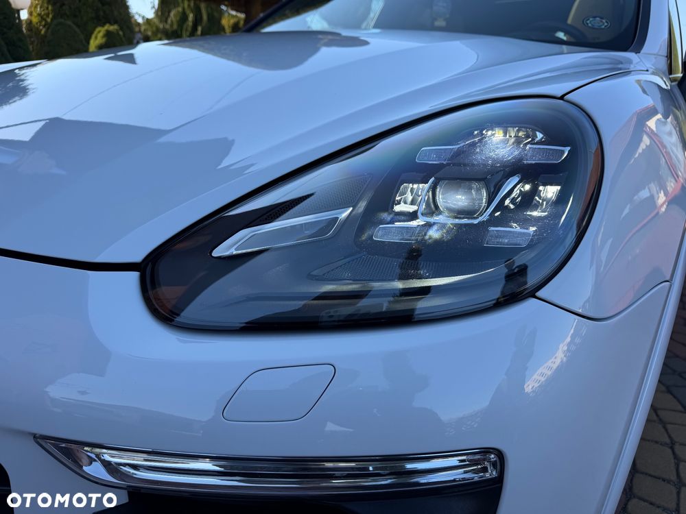 Porsche Cayenne Platinum Edition - 24