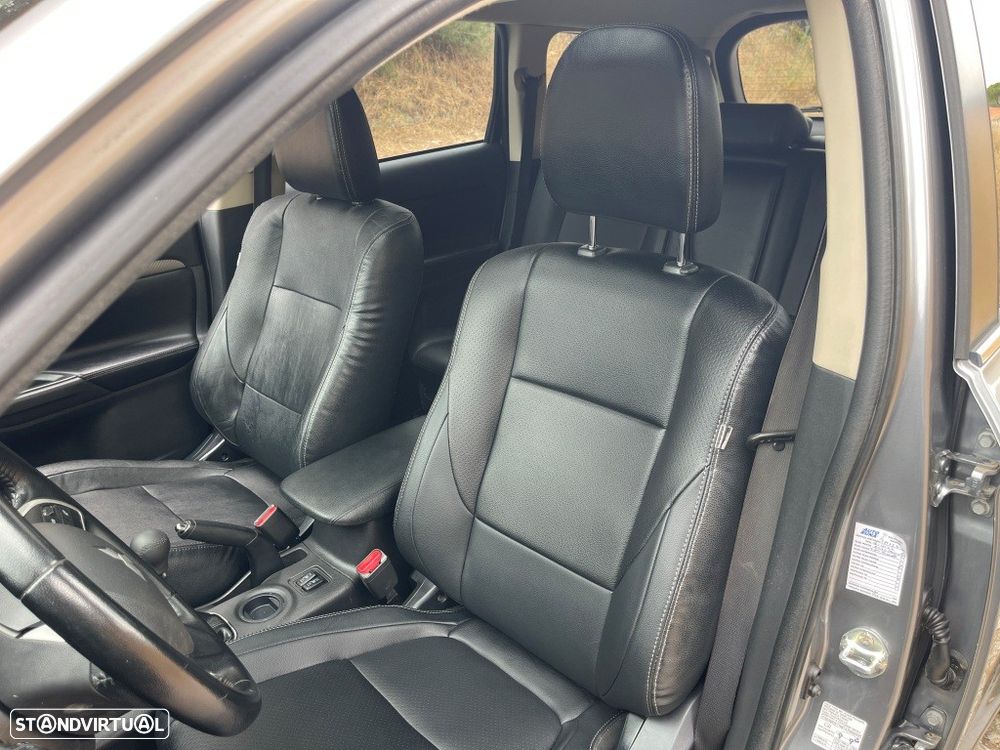 Mitsubishi Outlander 2.2 DI-D Instyle - 27