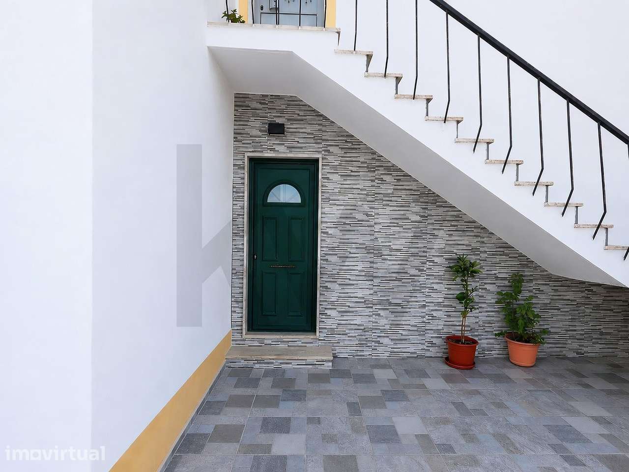 T3 com 2 Suites | Totalmente Remodelado | Amplo Logradouro de 109 m2 — - Grande imagem: 3/23