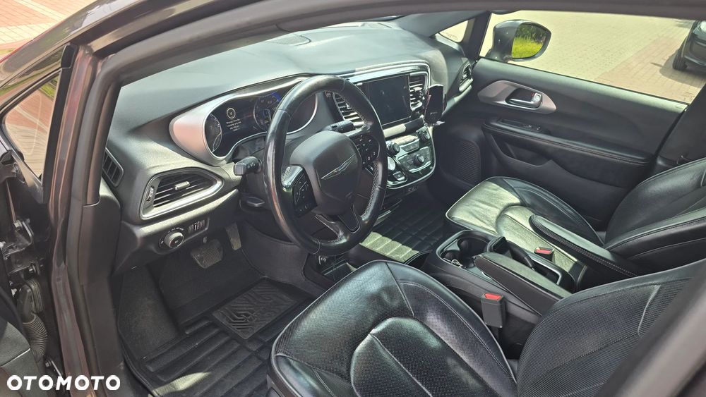 Chrysler Pacifica - 8