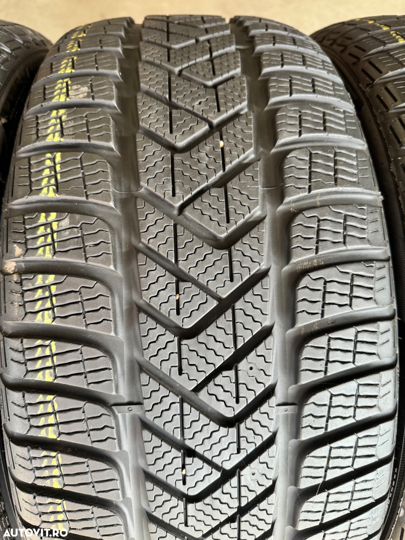 Vând 4 anvelope 235/35/19 Pirelli de iarnă ca noi - 5