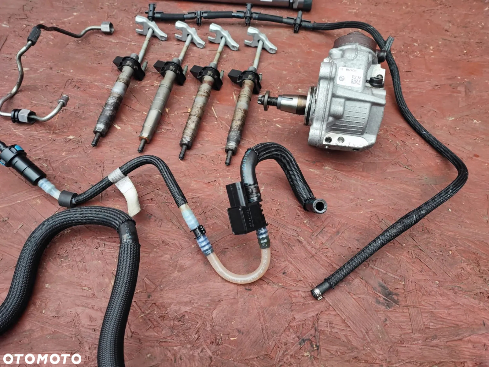 BMW E60 LCI / E61 LCI / E81 / E82 / E89 LCI / E87 LCI / E88 / E90 / E90 LCI / E91 / E91 LCI / E92 / E93. ORYGINALNY KOMPLETNY ZESTAW WTRYSKOWY / UKŁAD WTRYSKOWY  DO GAMY SILNIKÓW N47 ( POMPA WTRYSKOWA + WTRYSKI X4 SZTUKI + LISTWA WTRYSKOWA + CZUJNIKI + PRZEWODY PALIWA ). O NR: 7 797 877 / 7 800 602 /  7 809 130 / 7 809 128 / 4 740 787 / 7 800 601 OEM. BARDZO DOBRY STAN TECHNICZNY. - 3