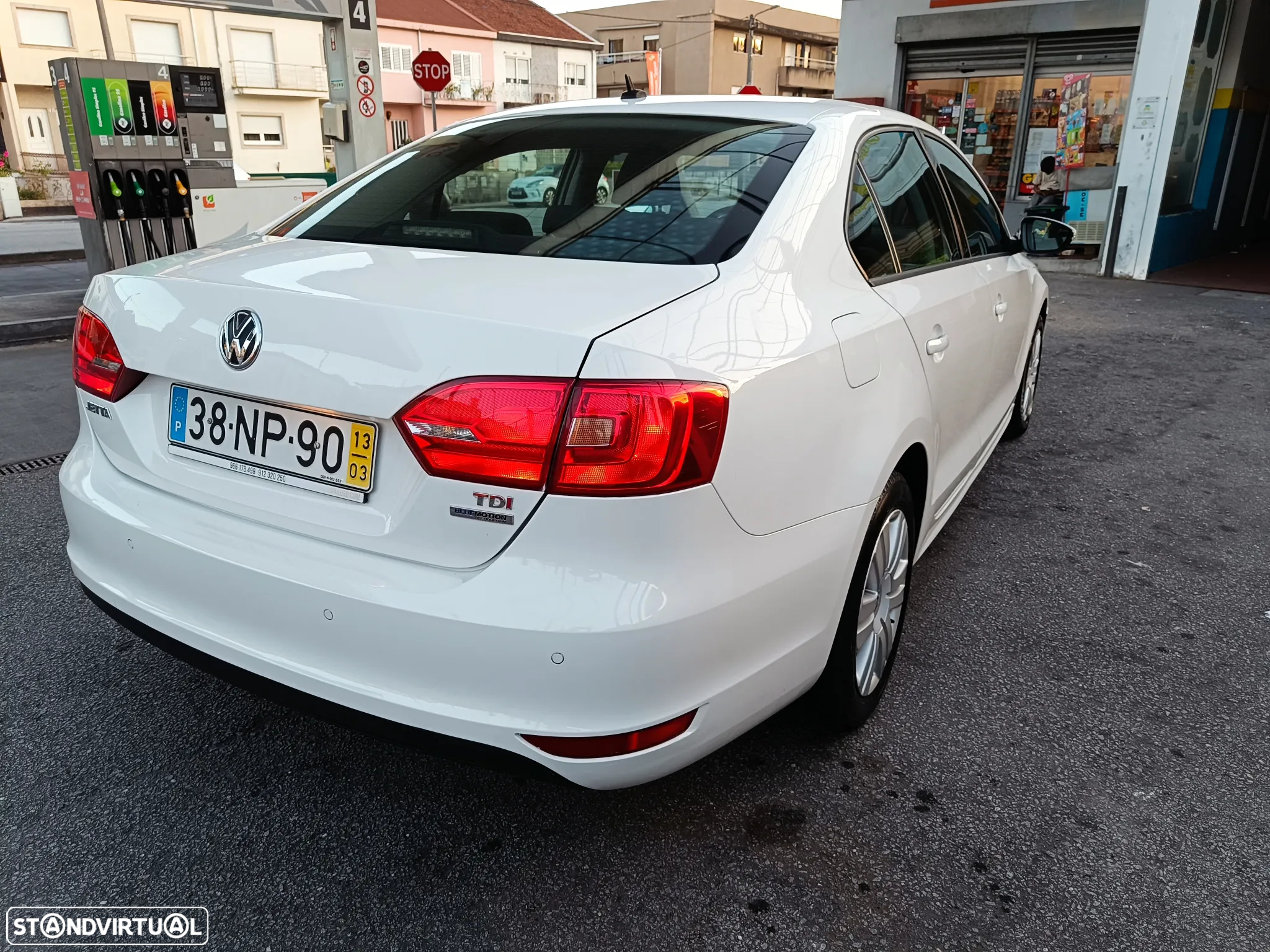VW Jetta 1.6 TDi Confortline BM - 9