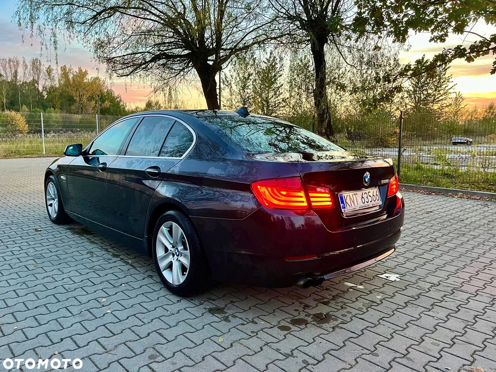 BMW Seria 5 528i Luxury Line - 11