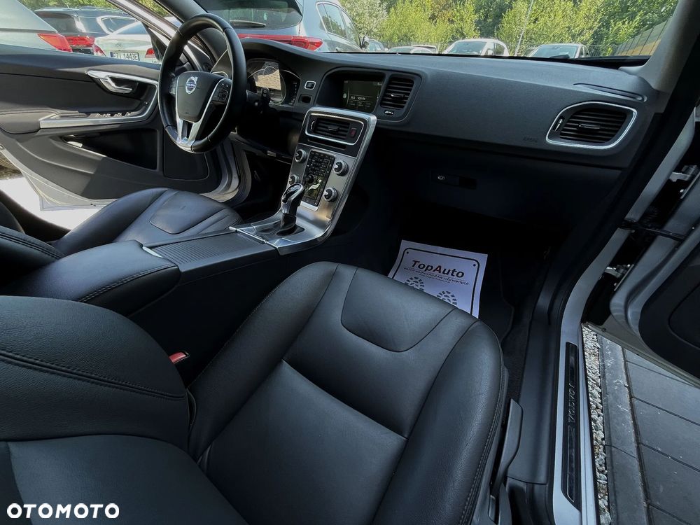 Volvo V60 D4 Geartronic Summum - 17
