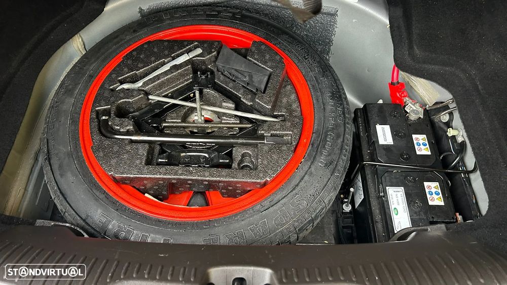 Jaguar XF 2.7 D V6 Premium Luxury - 37