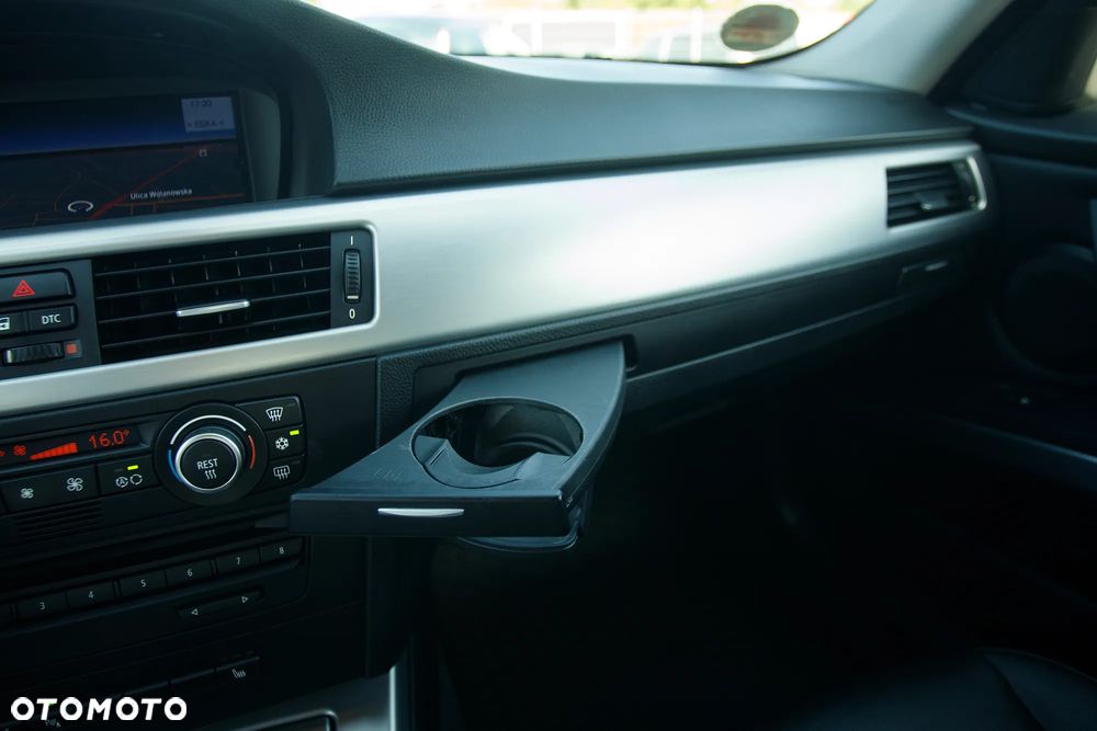 BMW Seria 3 318i Edition Sport - 25