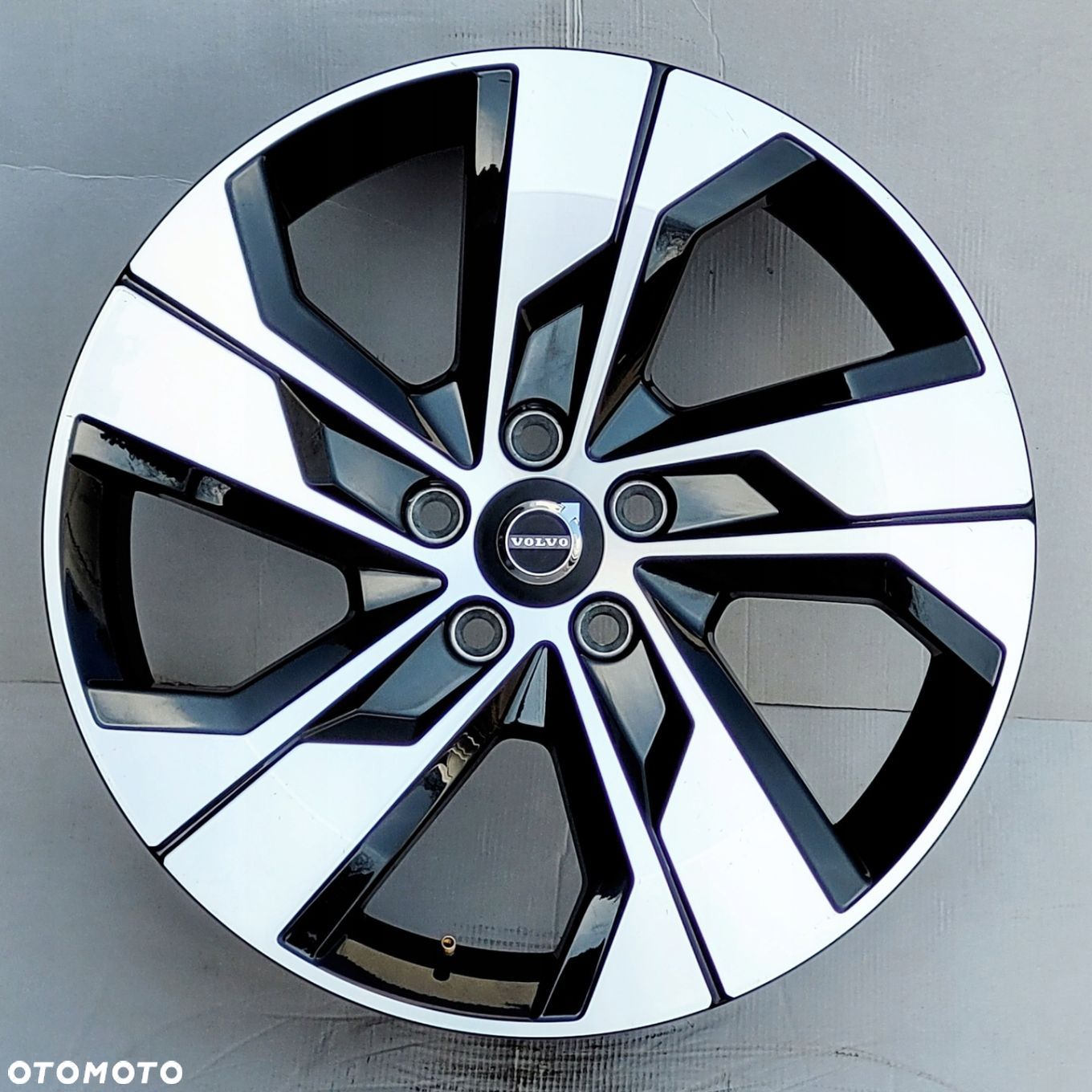 FELGA NOWA VOLVO V90 V60 Cross Country XC60 XC40 18 x7,5 et50,5 OE 31680199 - 1