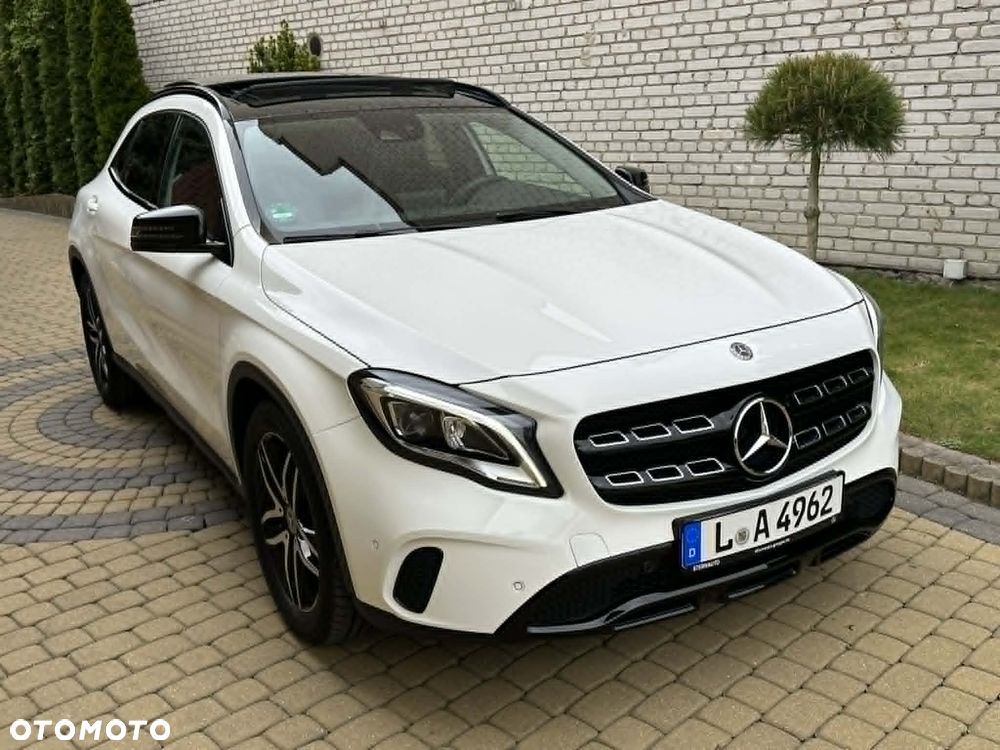 Mercedes-Benz GLA 200 7G-DCT Urban - 18