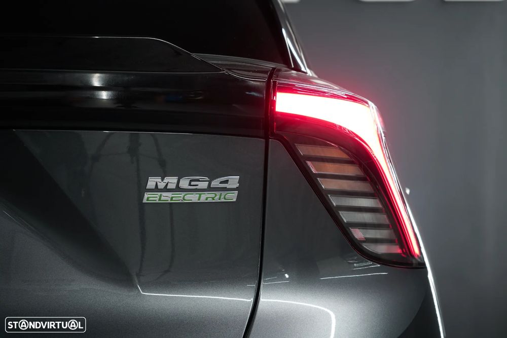 MG MG4 64 kWh Luxury - 16