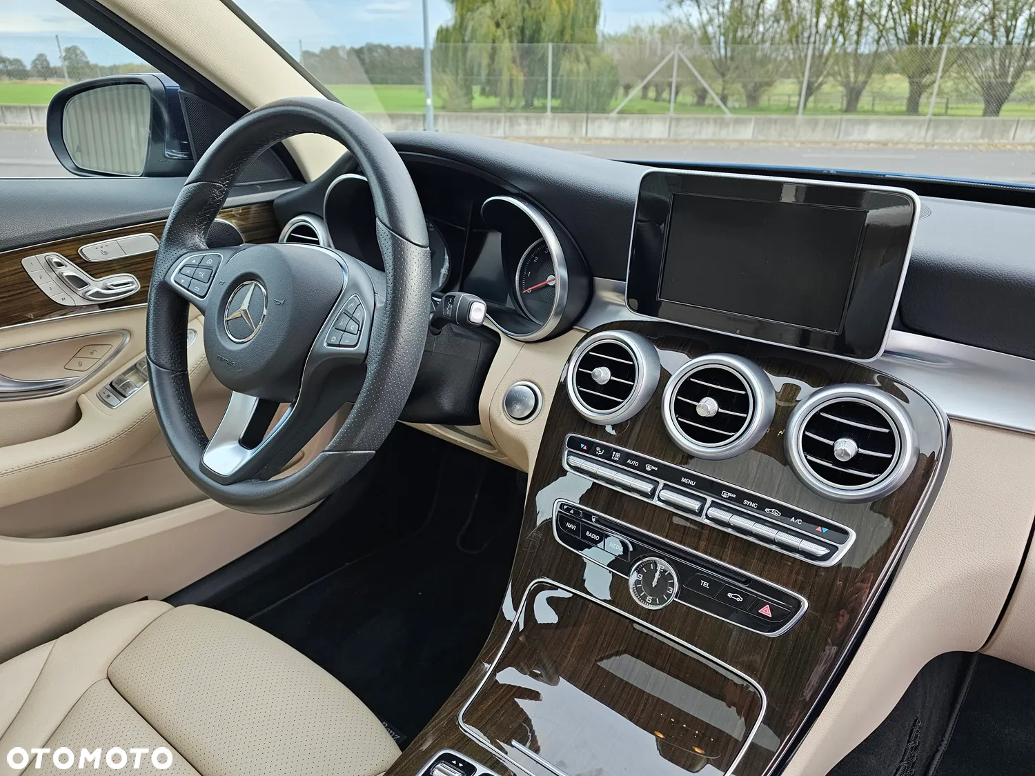 Mercedes-Benz Klasa C 300 7G-TRONIC - 24