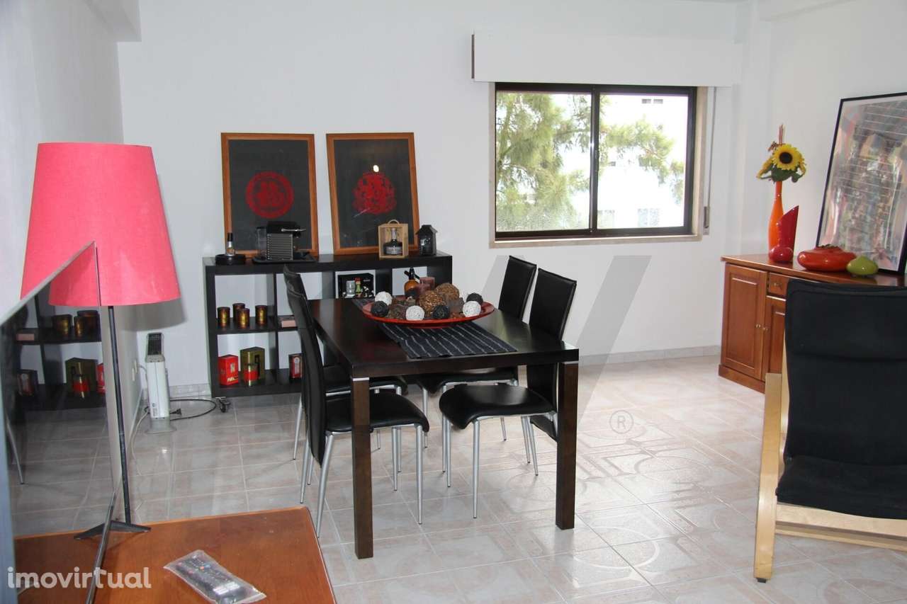 Apartamento T2 com 103 m2 - TAPADA das MERÇÊS - Grande imagem: 2/23