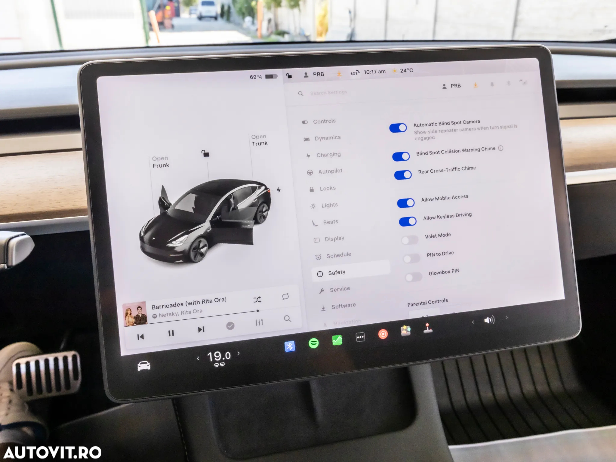 Tesla Model 3 Long Range - 31