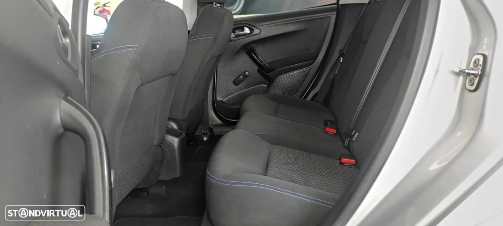 Peugeot 208 - 6