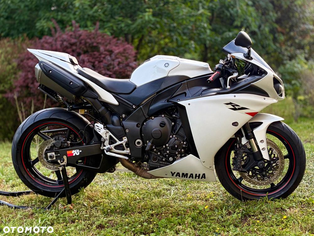 Yamaha R1 - 5