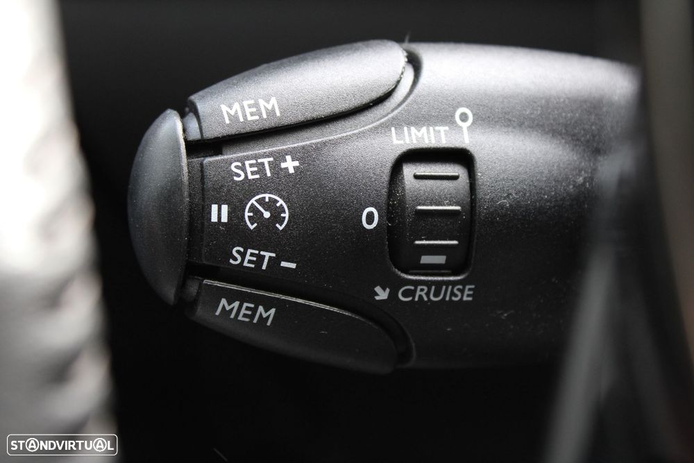 Peugeot e-208 Active - 12