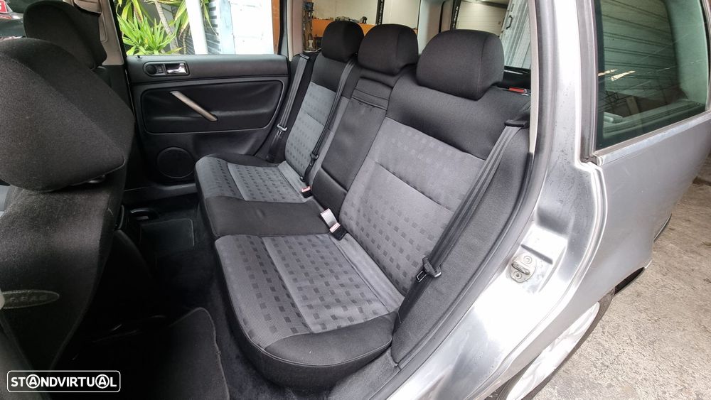 VW Passat Variant - 5