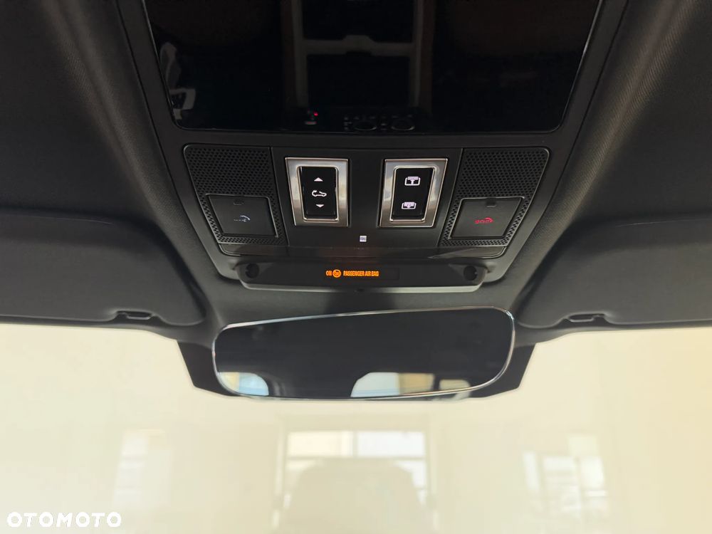 Land Rover Defender - 18