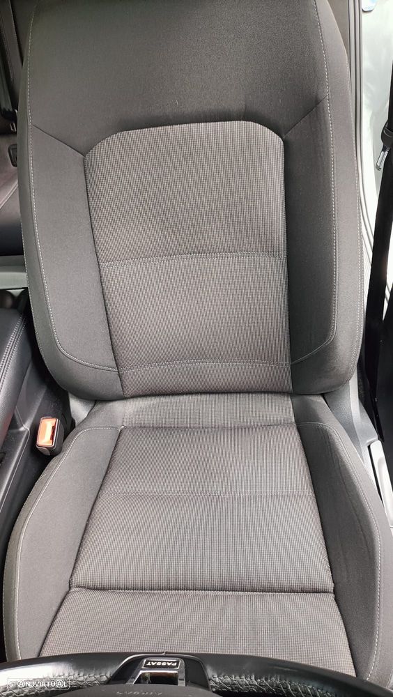 VW Passat Variant 1.6 TDI Confortline DSG - 21