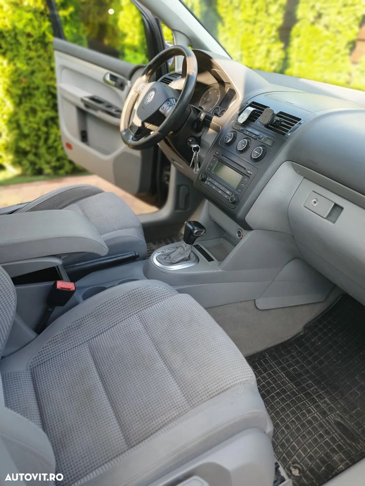 Volkswagen Touran - 26