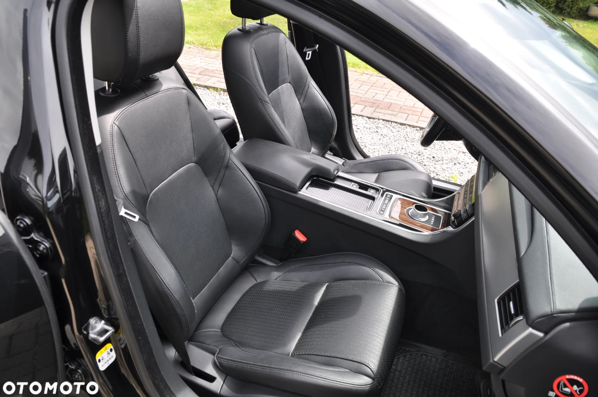 Jaguar XF 20d Sportbrake R-Sport - 35