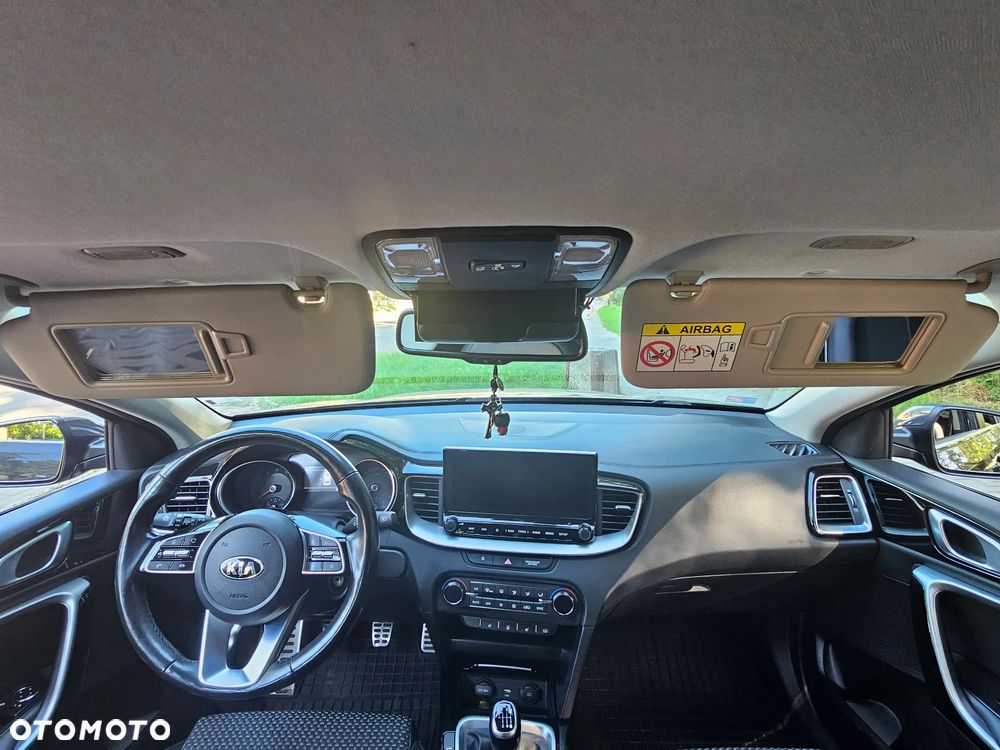 Kia Ceed - 13