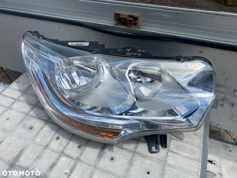 lampa citroen c4 II d4 prawa eu cała - 2