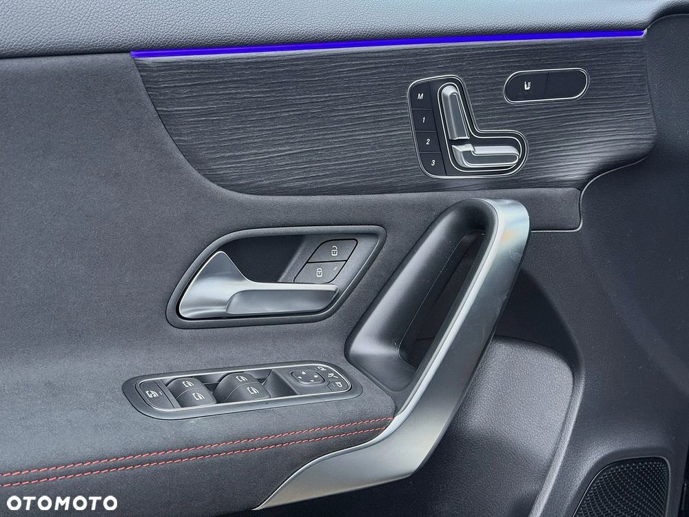 Mercedes-Benz Klasa A 220 4-Matic AMG Line 8G-DCT - 16