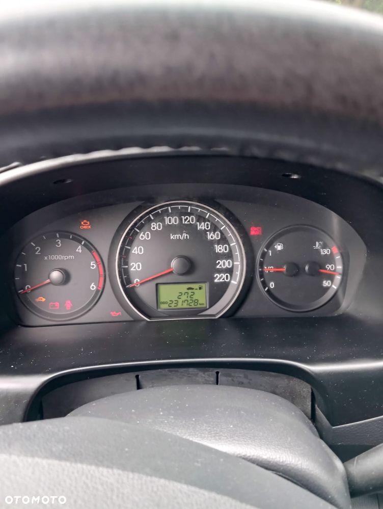 Hyundai H-1 Starex - 8