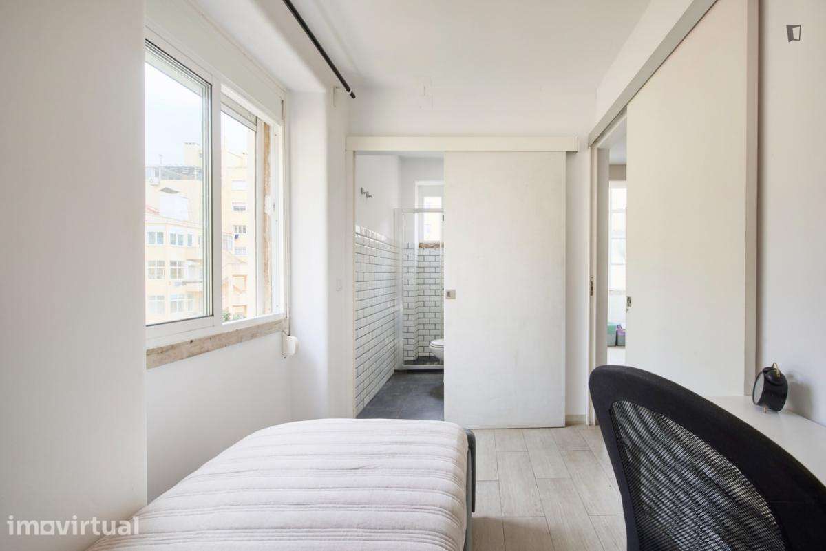 Quarto - localizado em Roma-Areeiro Lisbon - Grande imagem: 5/24