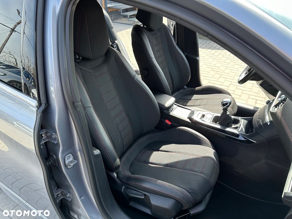 Peugeot 308 - 23