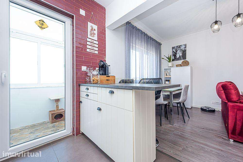 Apartamento T3 Remodelado, Mobilado e Semi-Equipado - Grande imagem: 5/36