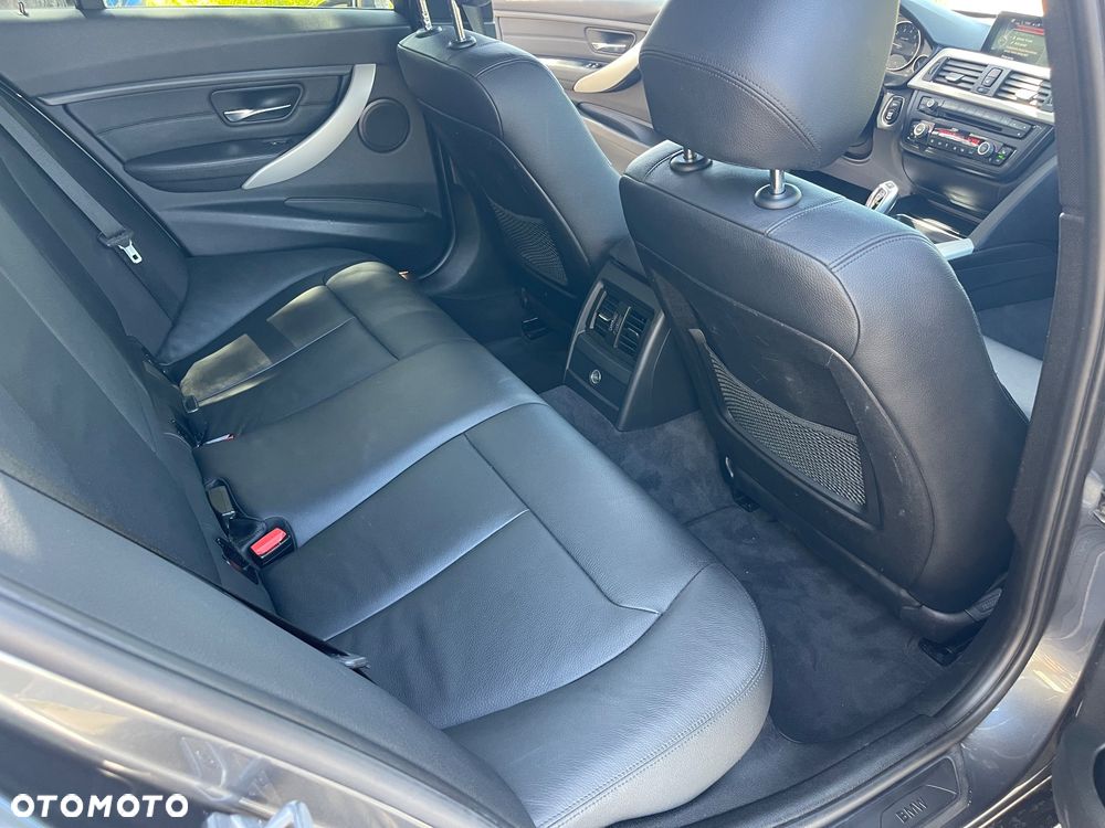 BMW Seria 3 320i - 19