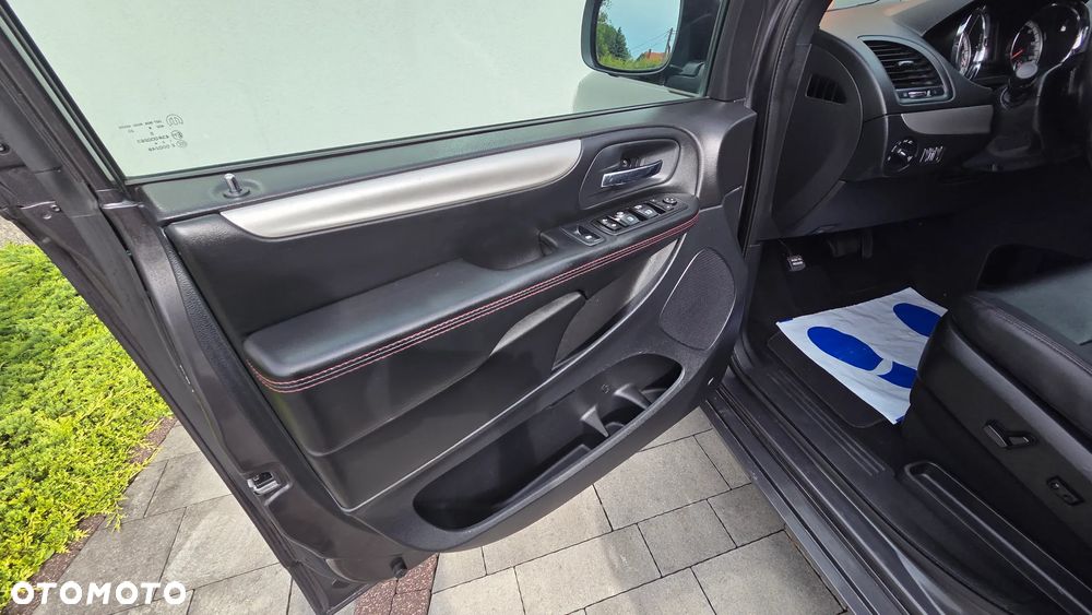 Dodge Grand Caravan 3.6 R/T - 4
