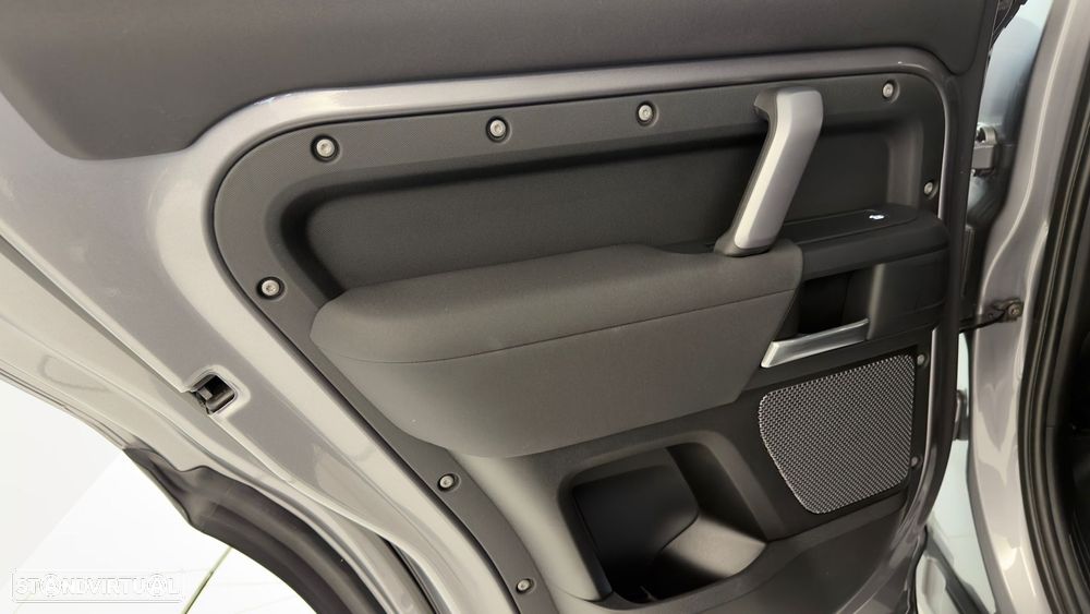 Land Rover Defender 110 D250 X-Dynamic HSE - 26