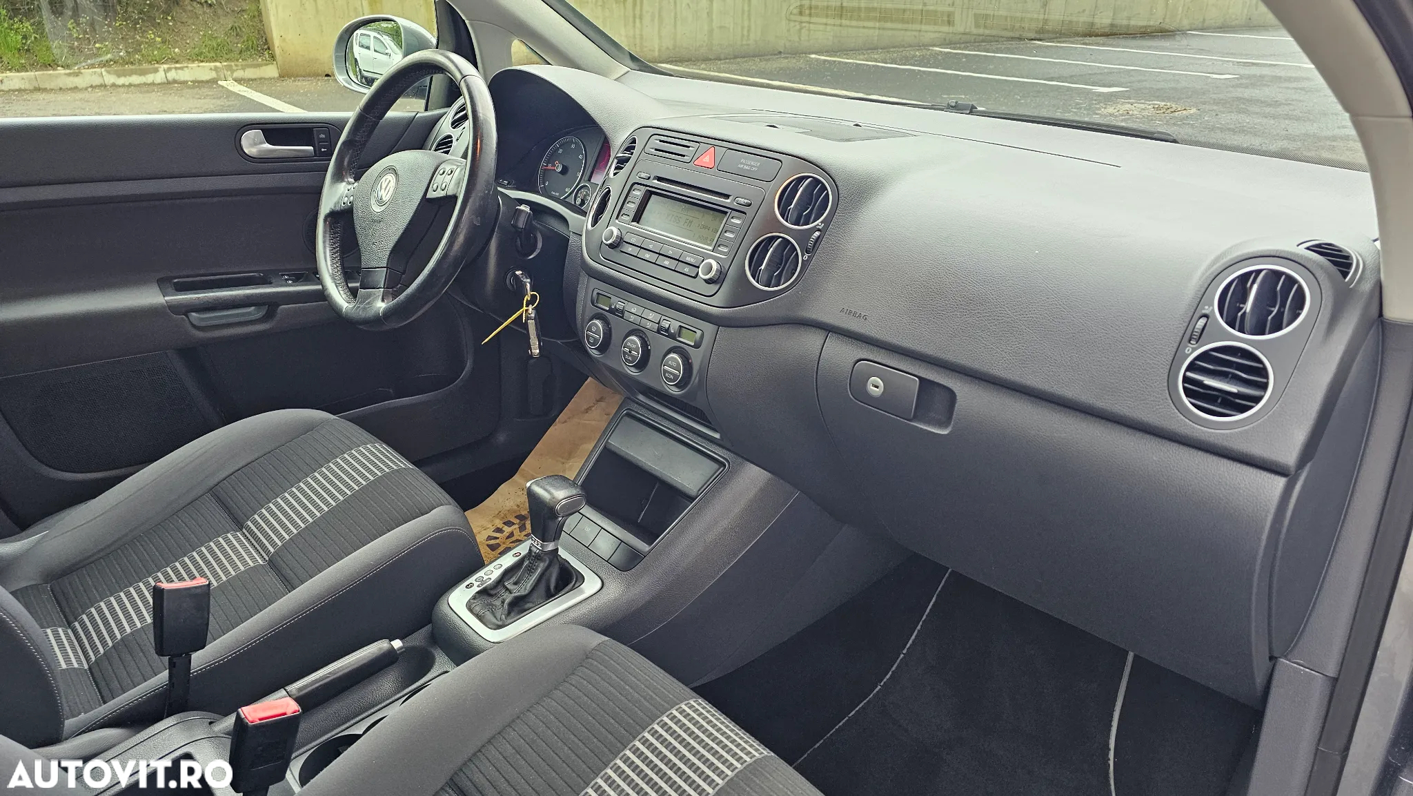 Volkswagen Golf Plus 1.9 TDI Comfortline DPF DSG - 9