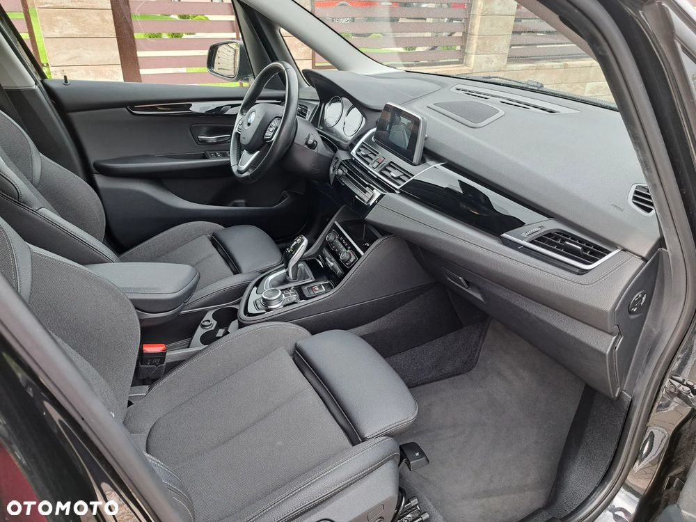 BMW Seria 2 220i Sport-Aut Sport Line - 7